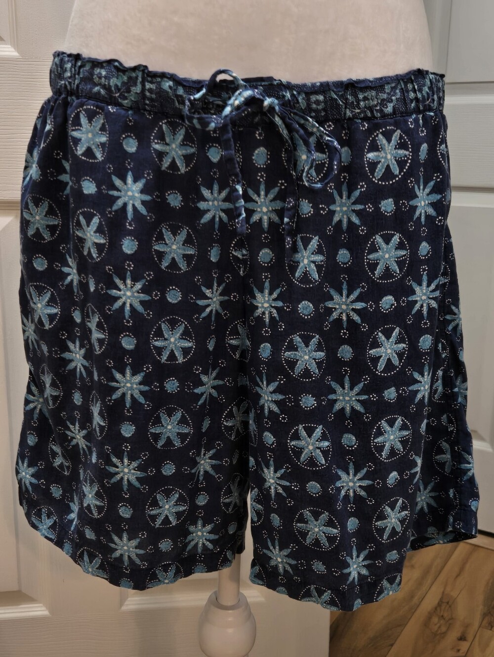 Sundance Leia Shorts, Size M, Navy with Light Blue Coastal Pattern, Beachy